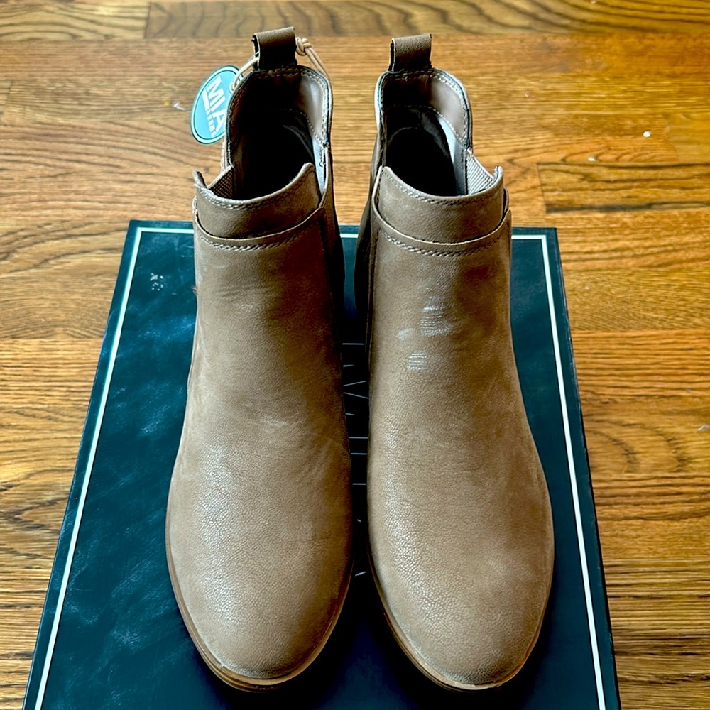 Brand new Mia booties